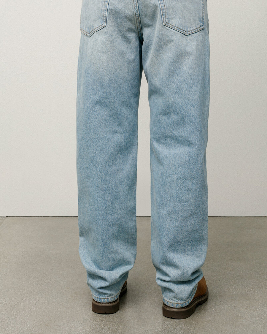 neuer klassischer jeans-denim