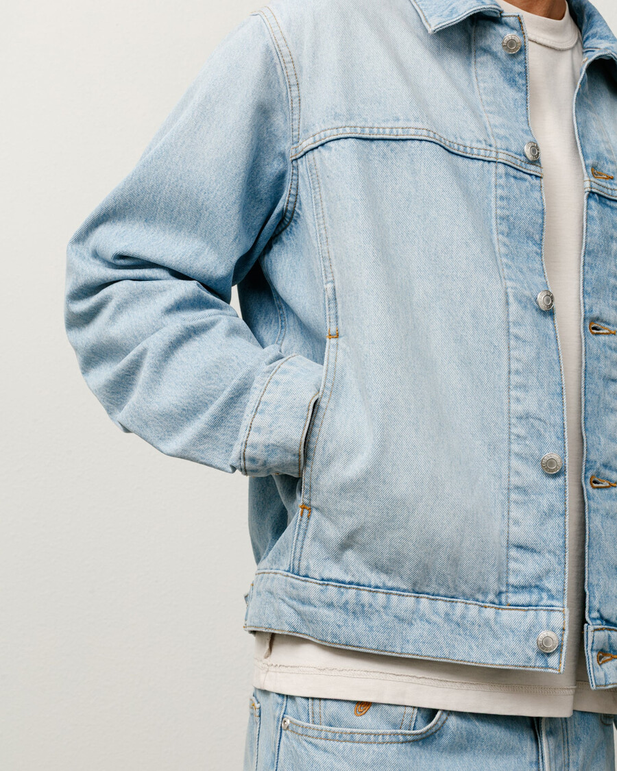 truckerjacke aus denim